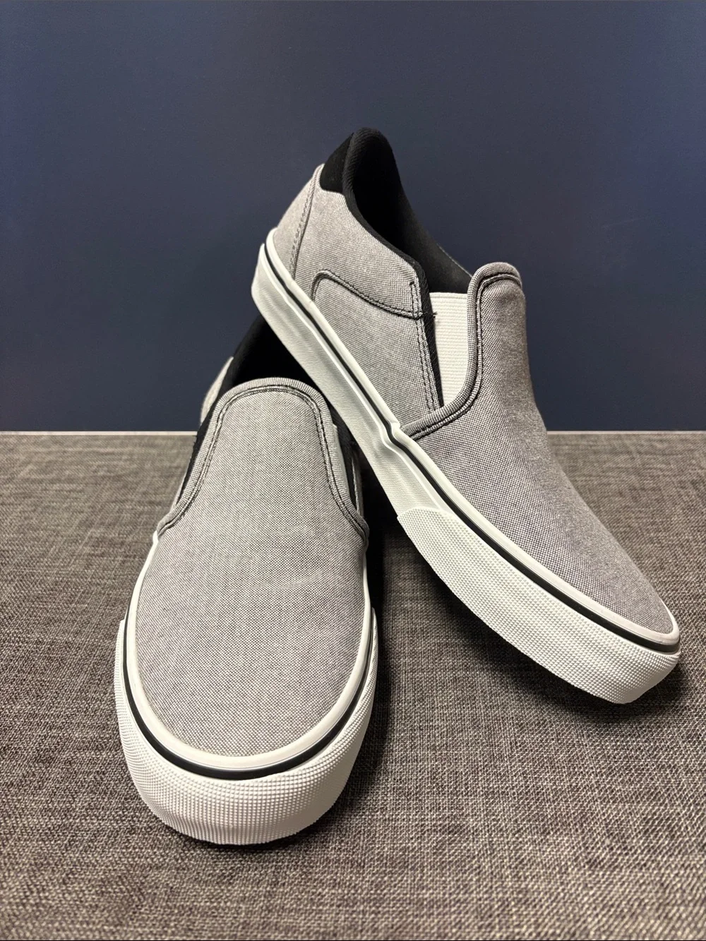 Men's Slip-On Canvas Sneakers in Light Gray Men's Vans Shoes Size 8 Asher Delux